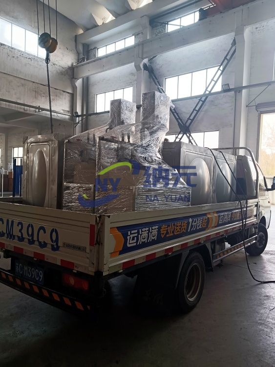 發(fā)貨泰州泰興的全自動(dòng)加藥裝置和不銹鋼水箱！