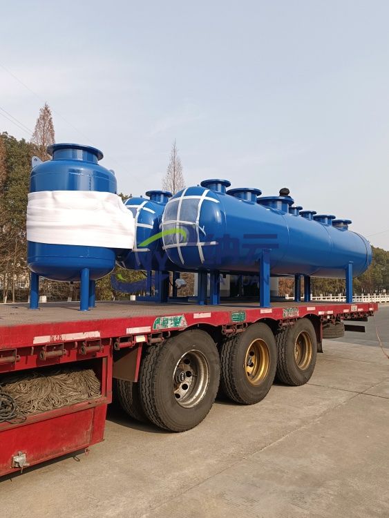 發(fā)往新疆昌吉回族自治州吉木薩爾縣醫(yī)院的分集水器，全自動(dòng)軟水器，旁流水處理器和全程水處理器！